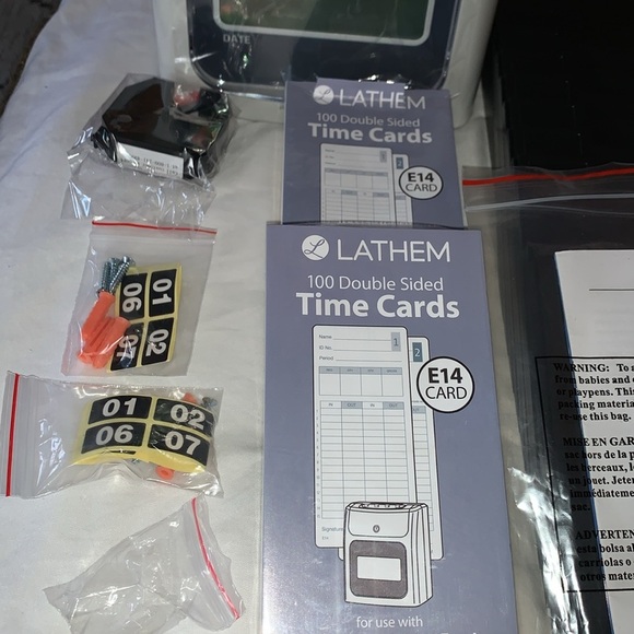 BNWT Lathem 400E-Kit Automatic Digital TimeClock **Missing One Set of Keys** - Picture 2 of 6